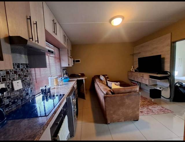 2 BEDROOM PROPERTY TO RENT IN FLEURHOF